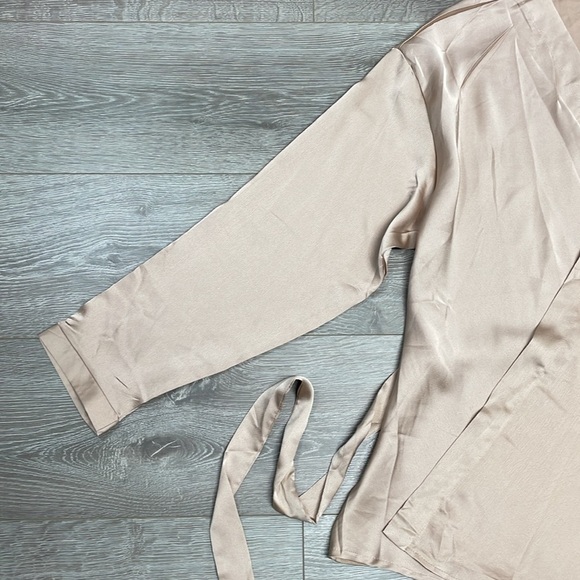 NWT Boohoo Satin Wrap Top Long Sleeve Blouse Nude 20 - Picture 5 of 16